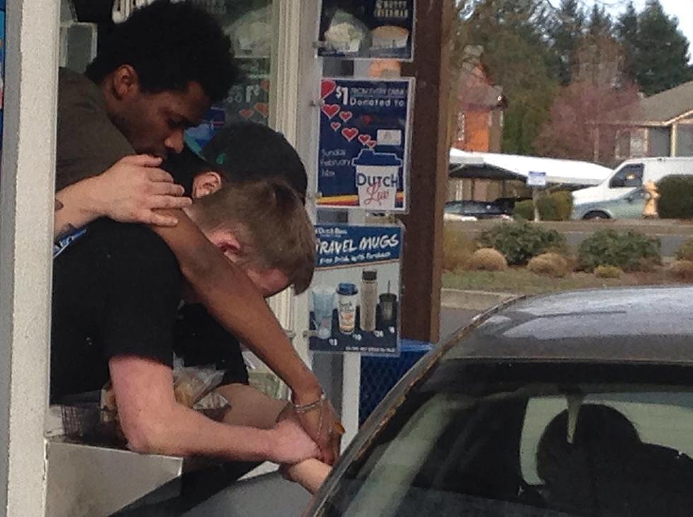 Photo of Coffee Shop Employees Praying with Grieving Customer Goes Viral