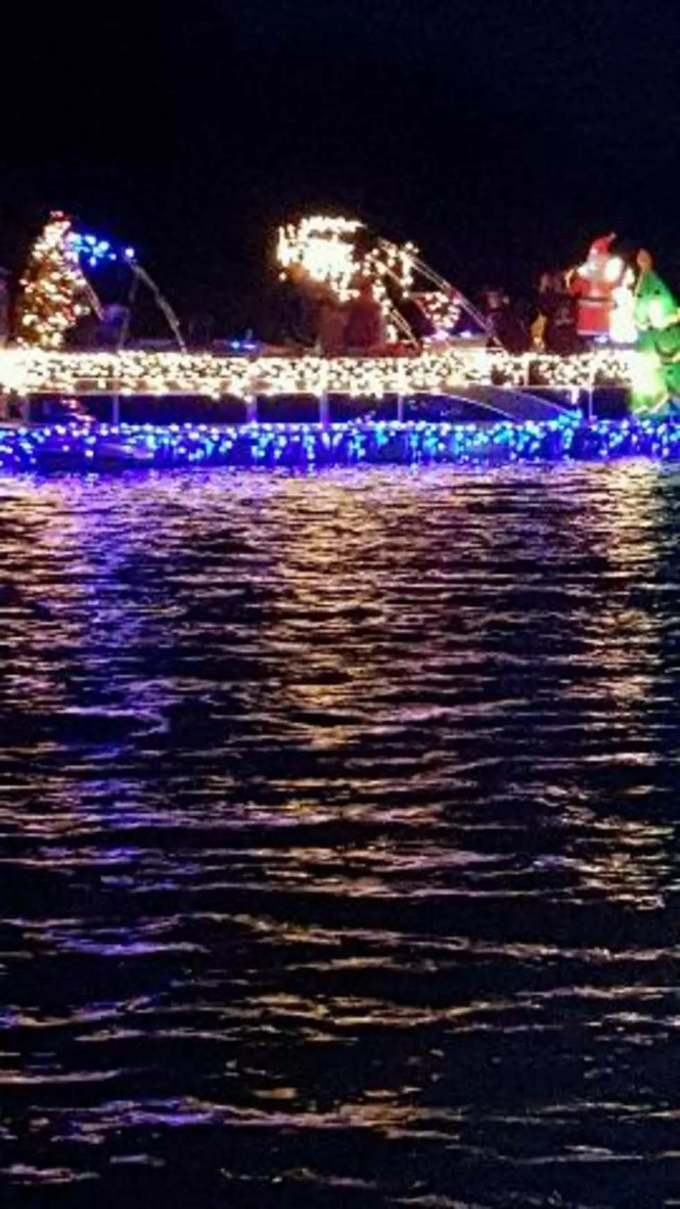 Belton Braves the Cold Waters During 2016 Parade of Lights [PHOTOS]