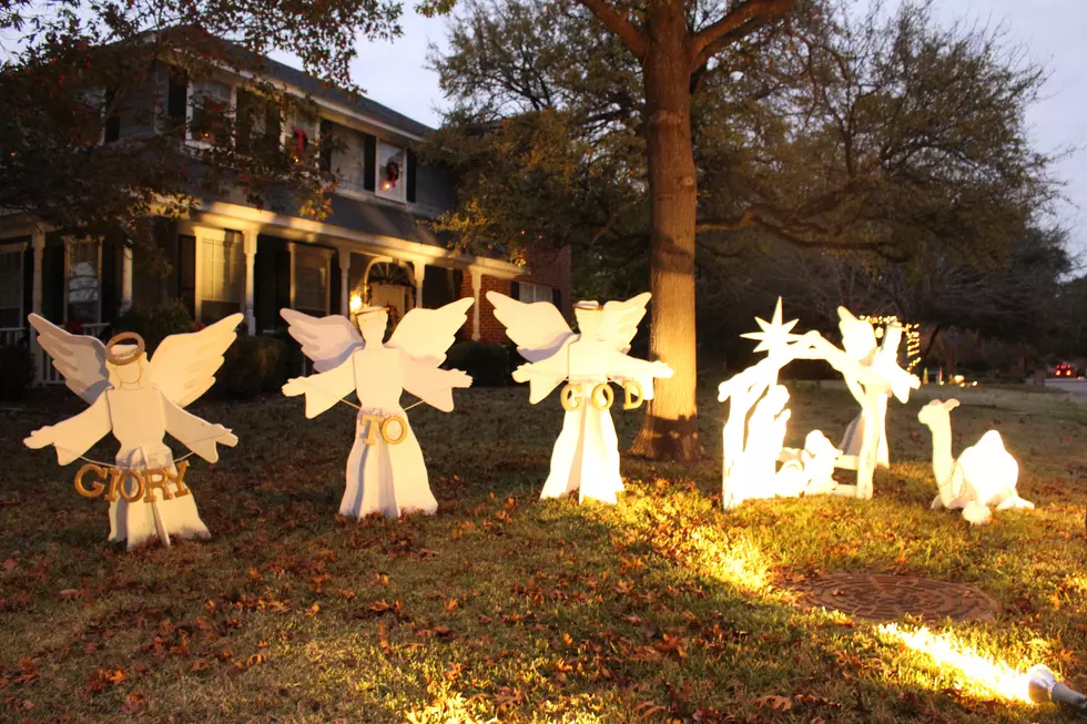 Checking Out The Holiday Decorations in Temple [PHOTOS]