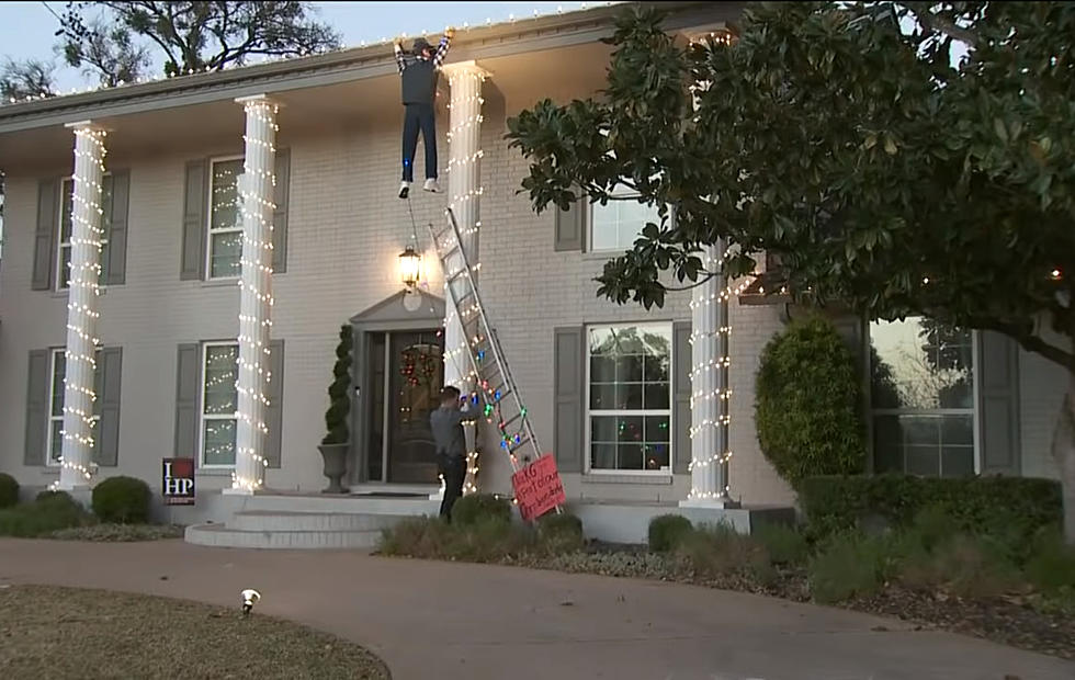 Austin Man Calls 911 After Seeing Clark Griswold Dummy Dangling From Roof [VIDEO]