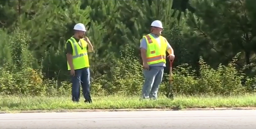 Cops Pose as Construction Workers, Bust Motorists Texting and Driving