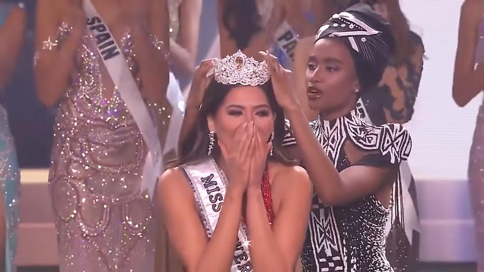 Mexico’s Andrea Meza Wins Title of Miss Universe
