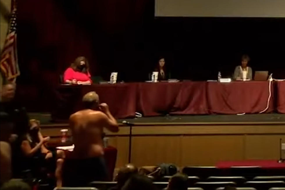 Texas Man Strips Down to Underwear at School Board Meeting