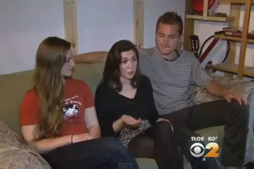 College Students Refuse to Keep $40,000 Found in a Thrift Store Couch