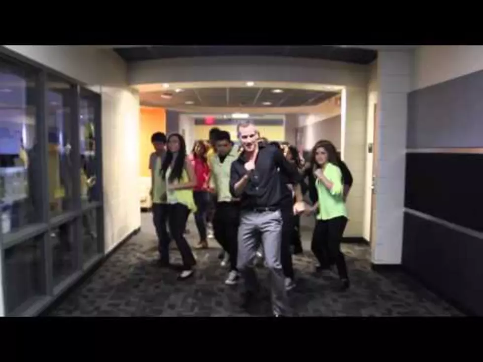 Teacher and Students Get Their GLEE on and Dance to &#8216;Uptown Funk&#8217;