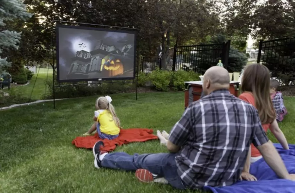 Win a Indoor-Outdoor Projection Screen and an Epson LCD Projector