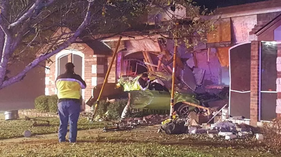 Late Night Killeen Car Crash Into a Home Kills Driver