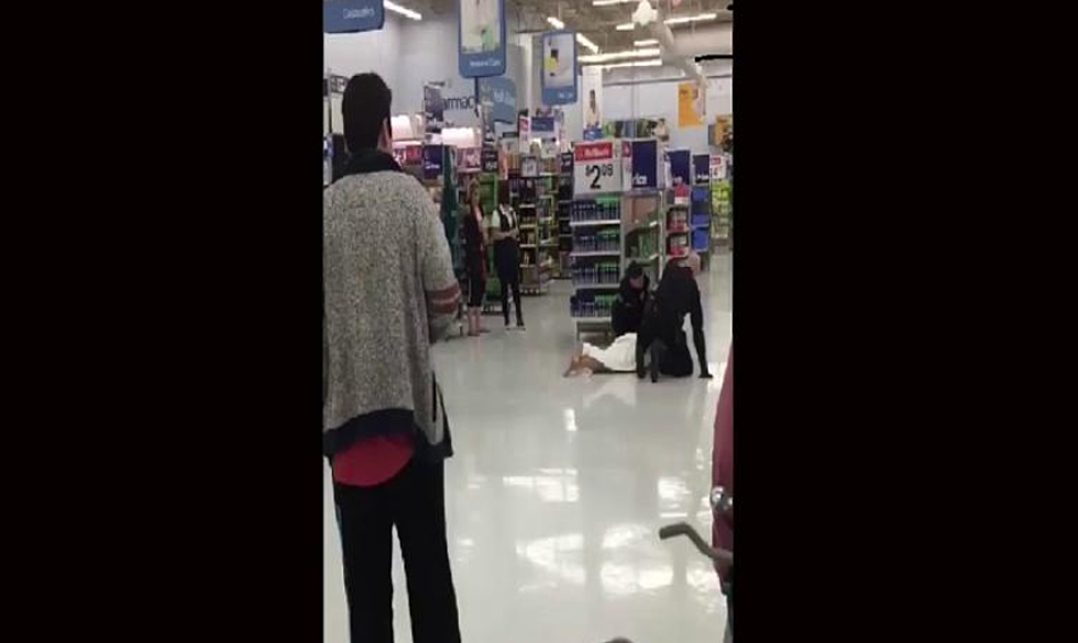 Woman Runs Naked and Screaming Through Texas Walmart