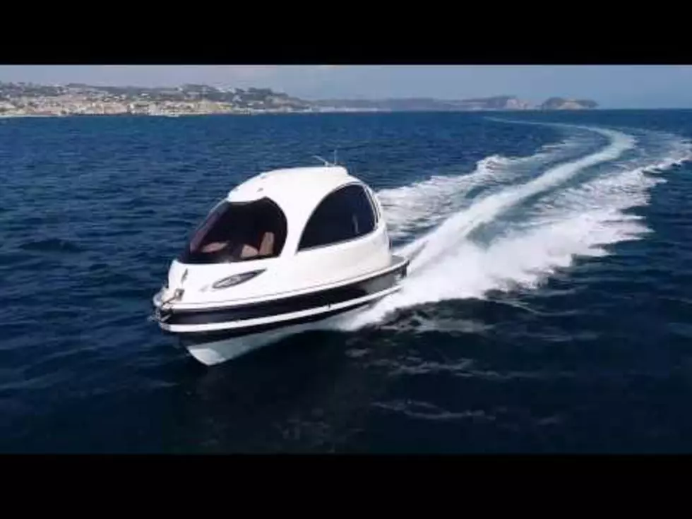 Jet Capsule is The Perfect Lake Yacht