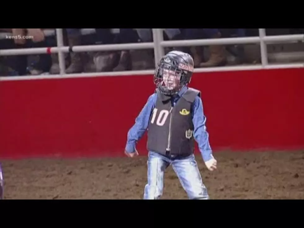 Mutton Bustin&#8217; Champ Does the Floss