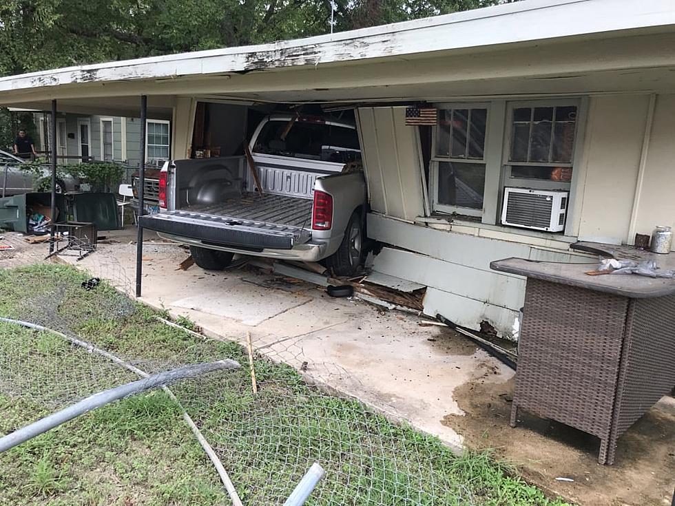 Truck Hits Utility Pole, Crashes Into House in Temple – Driver Fatally Injured