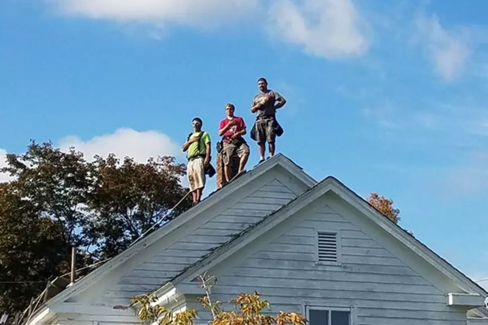 Roofers Stop Mid-Job to Stand for National Anthem