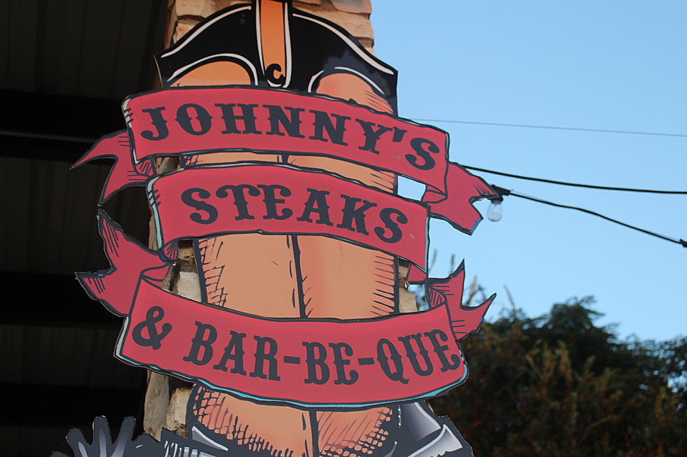 US105 Welcomes Granger Smith to Johnny’s Steaks & BBQ