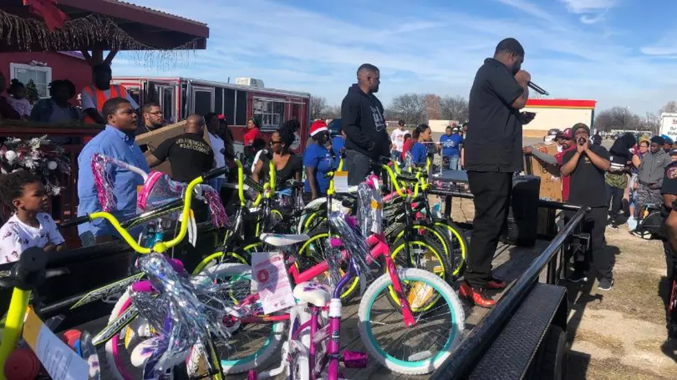 Krab Kingz Gives Away More Than $10,000 Worth of Free Toys to Community
