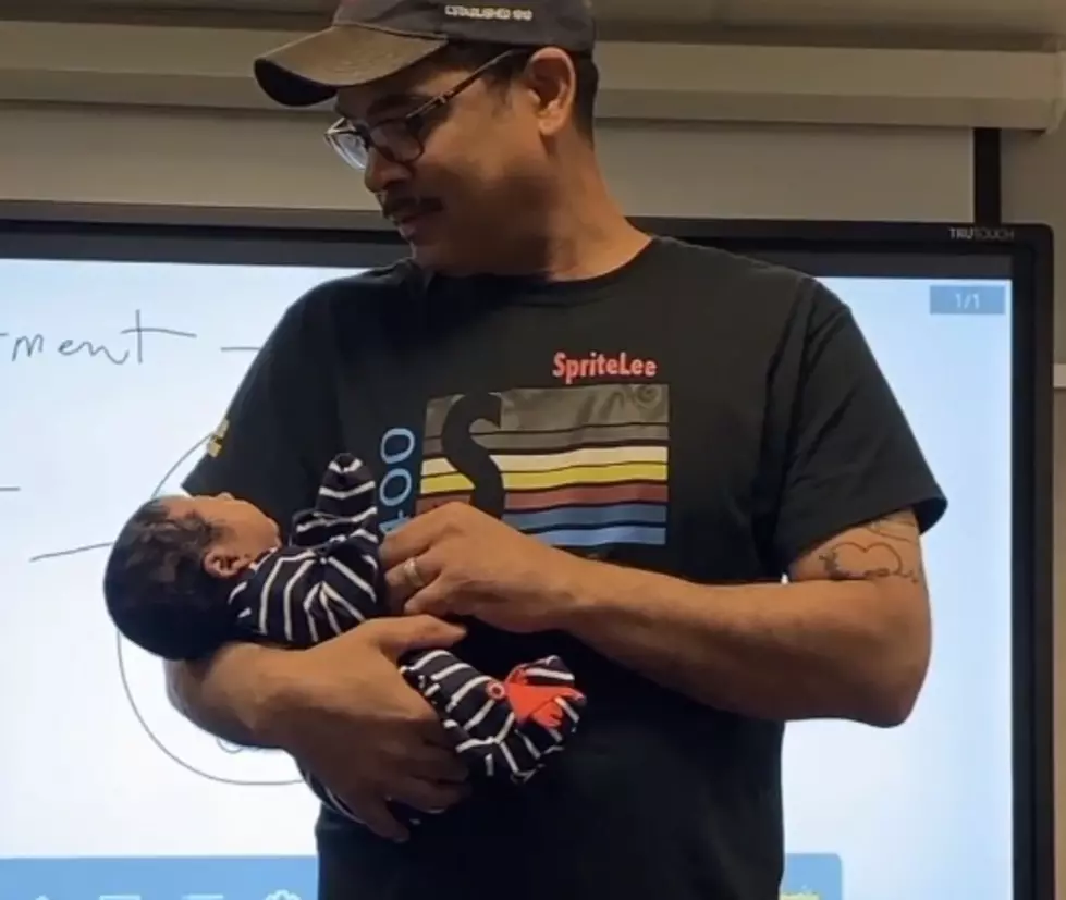 Texas Professor lectures class while holding student’s baby who didn’t have a babysitter