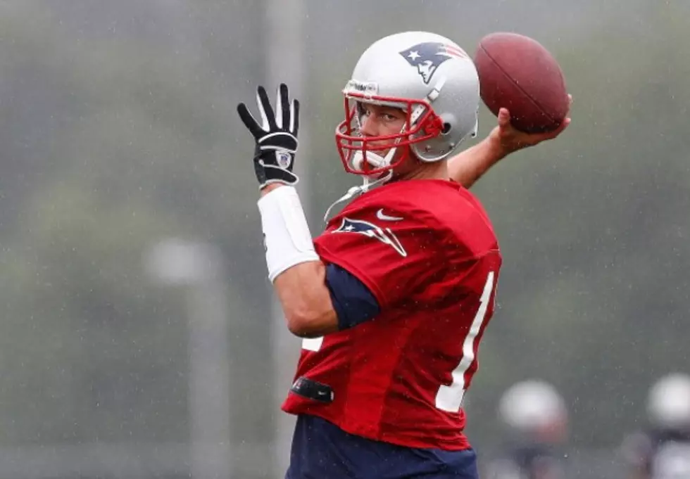 Brady Working With New Cast at Training Camp