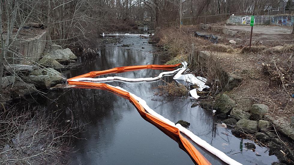Crews Contain Oil Spill in Acushnet River