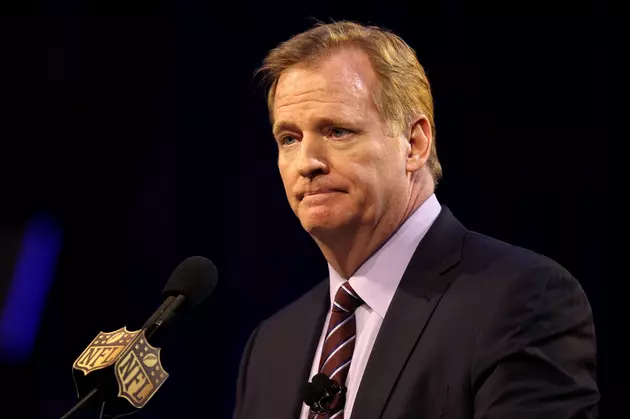 Goodell Shys Away From Questions About Deflategate In &#8220;State Of League&#8221; Address