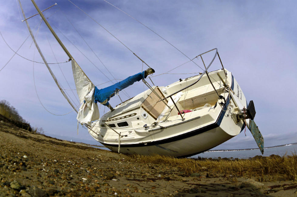 Sailboat Washes Ashore on Fairhaven&#8217;s West Island
