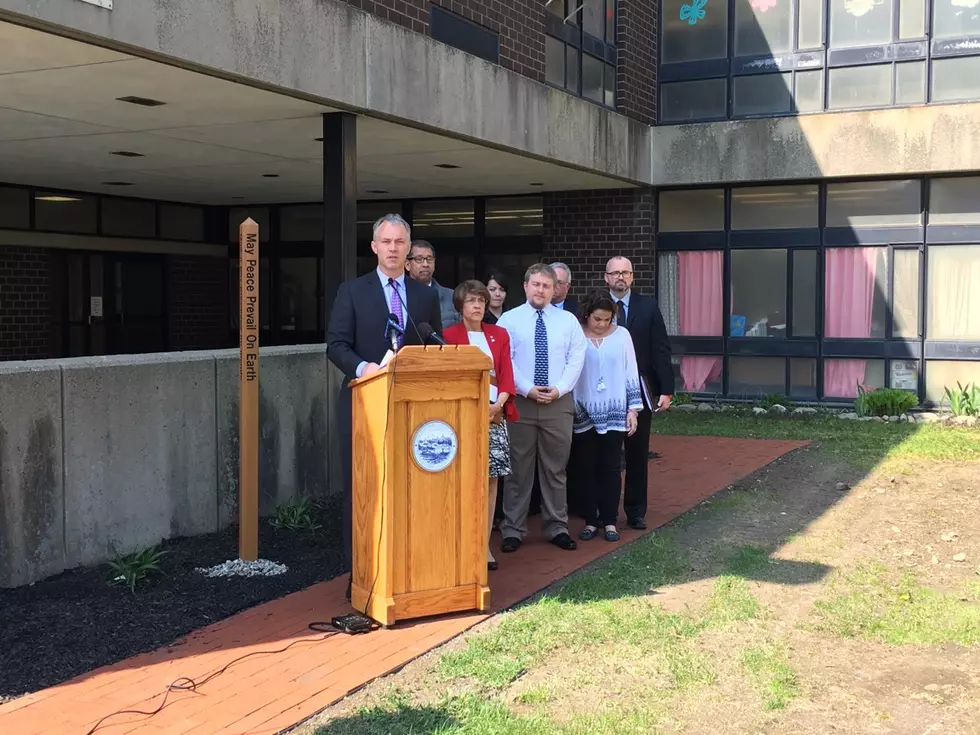 City Officials Announce Details of New Teachers’ Union Contract