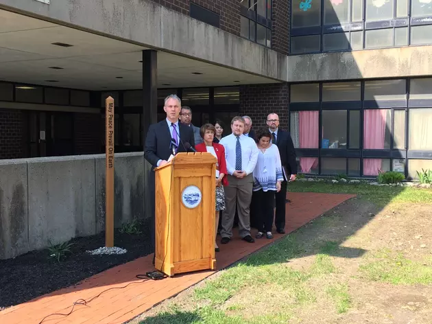 City Officials Announce Details of New Teachers&#8217; Union Contract