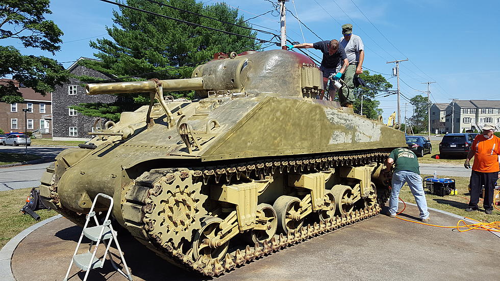 Volunteers Restore WW II Tanks