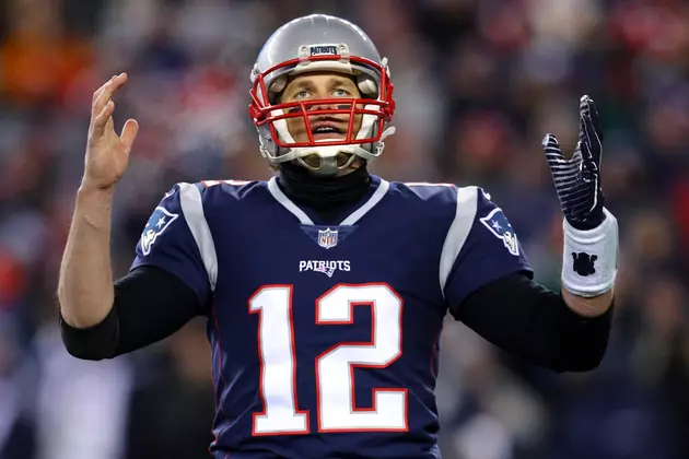 Tom Brady Injures Throwing Hand At Practice