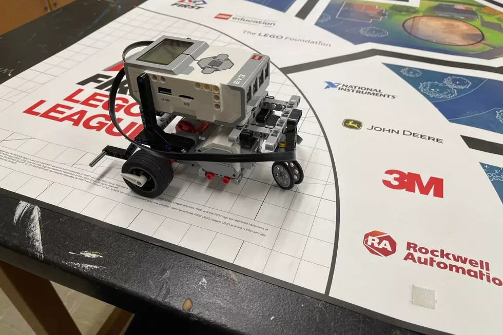 Fall River Middle Schoolers Given Hands-on Robotics Experience