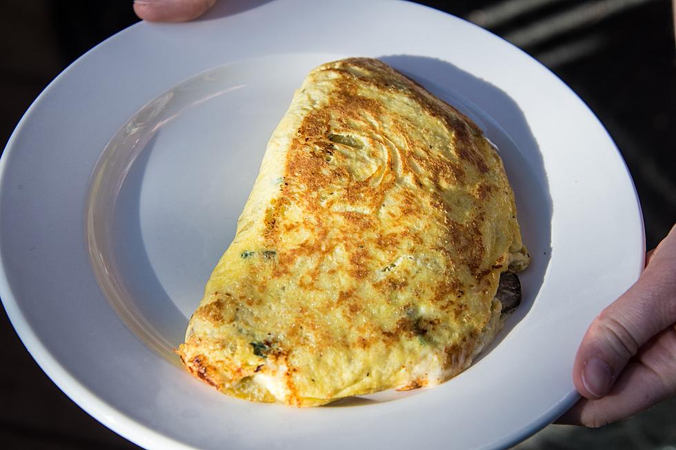 The Big Difference Between an Eastern and Western Omelet