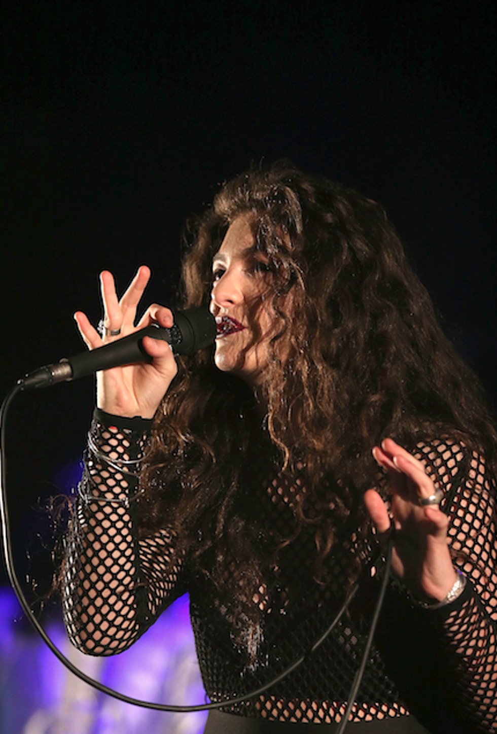 Lorde Thanks Her Fans For Grammy Wins With A Full Page Ad