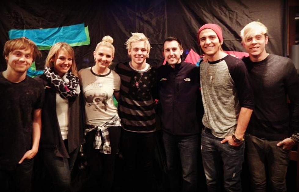 Listeners Hang Out With Ross Lynch At The R5 Meet-And-Greet Event [PHOTOS]
