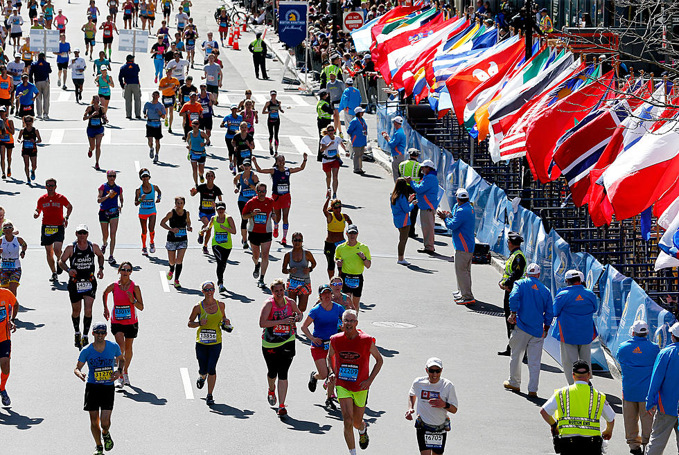 Marathon Runner “Twerks” To Finish Line