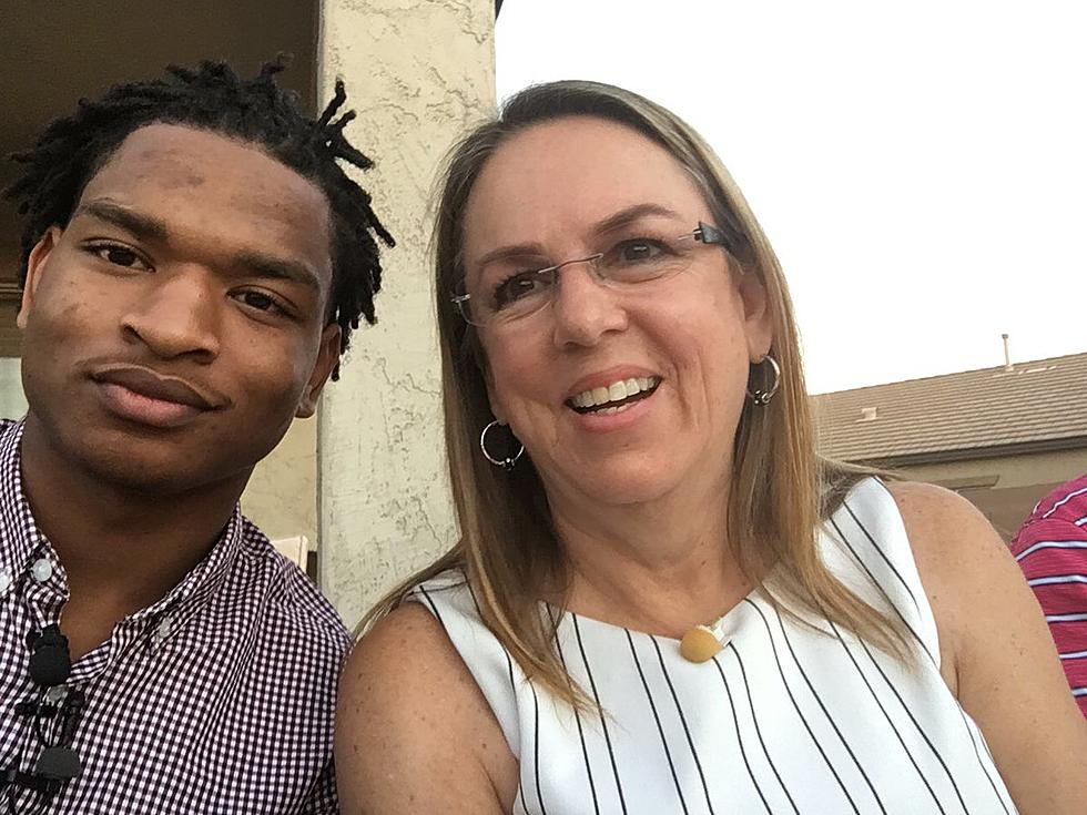 Grandmother Has Thanksgiving Dinner With Teen She Invited Accidentally