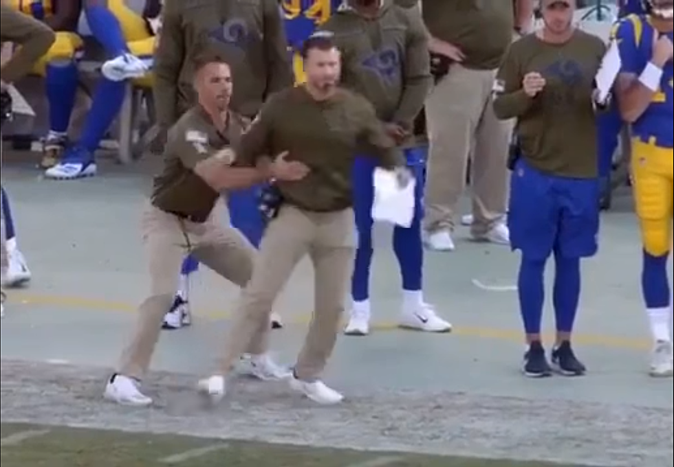 We Need to Talk About the Spotter for the Rams&#8217; Head Coach