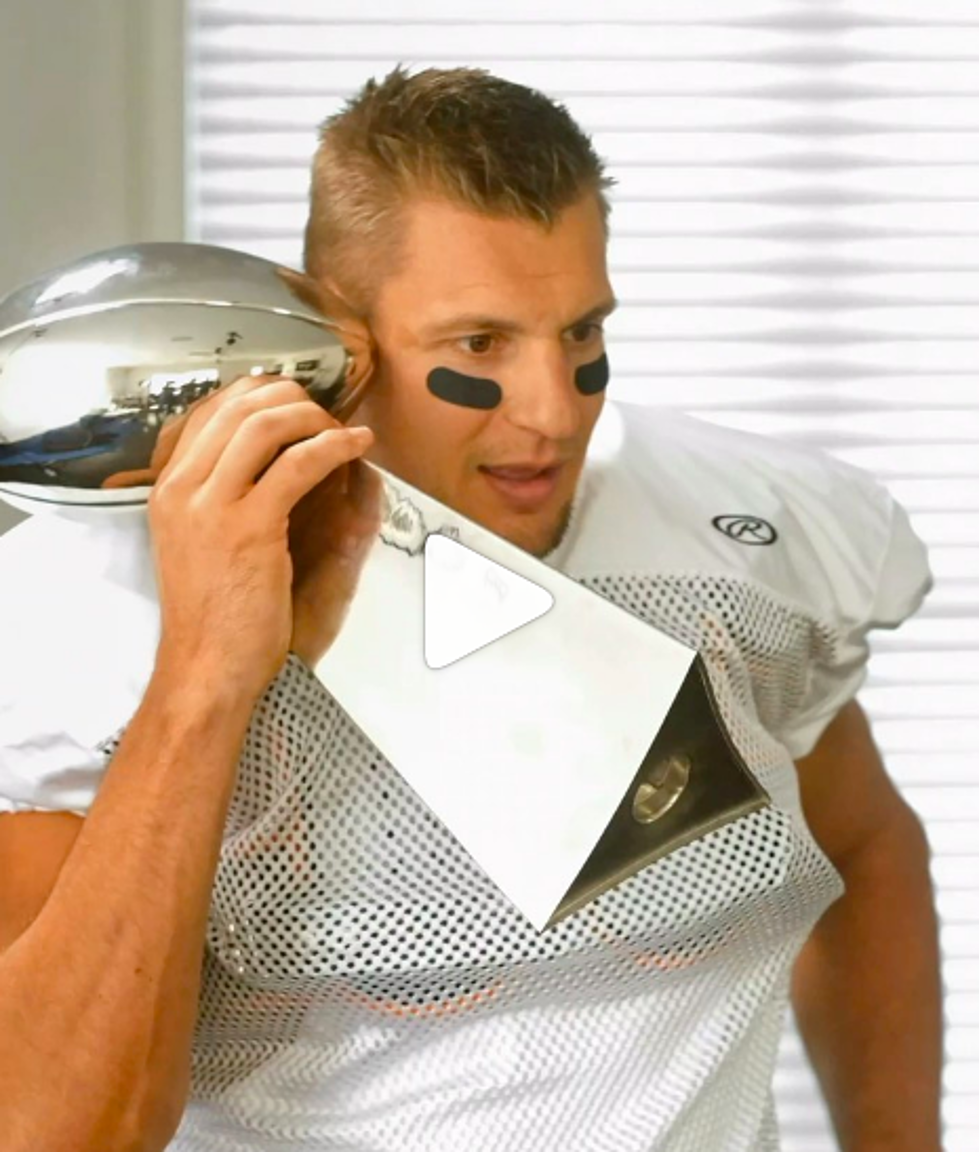 Gronk’s Inviting His Pats Teammates to His Super Bowl Party