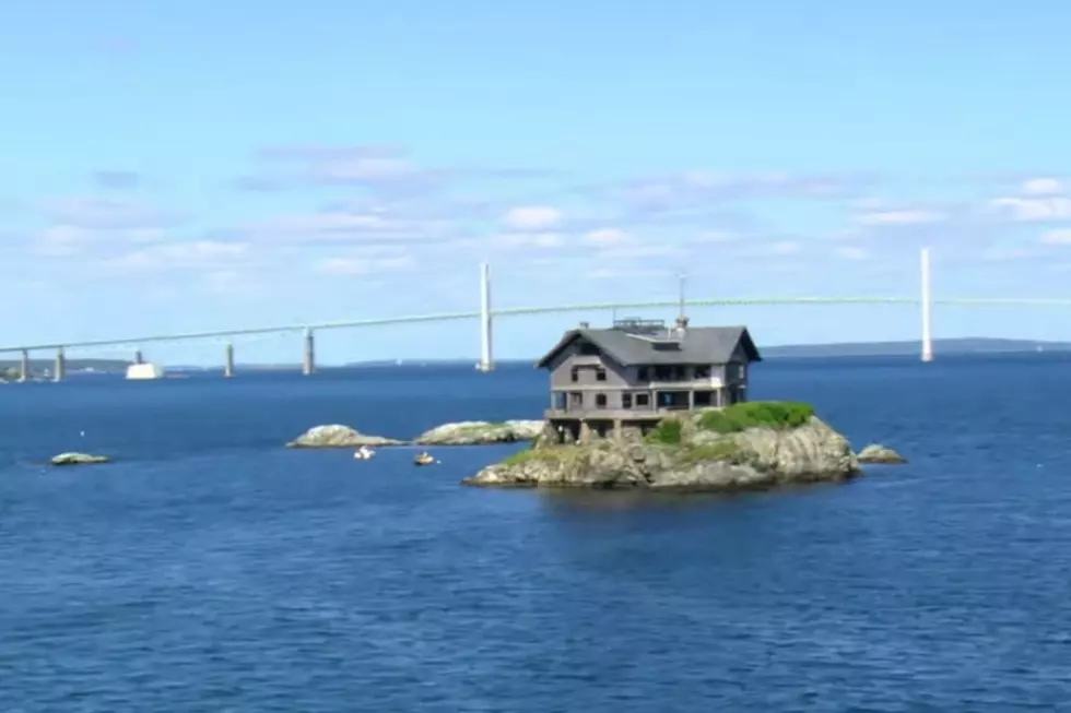 A House off the Coast of Rhode Island That's Built for Isolation