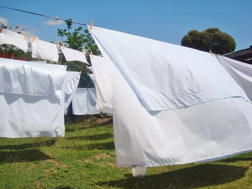 At Last, the Right Way to Fold a Fitted Sheet [VIDEO]