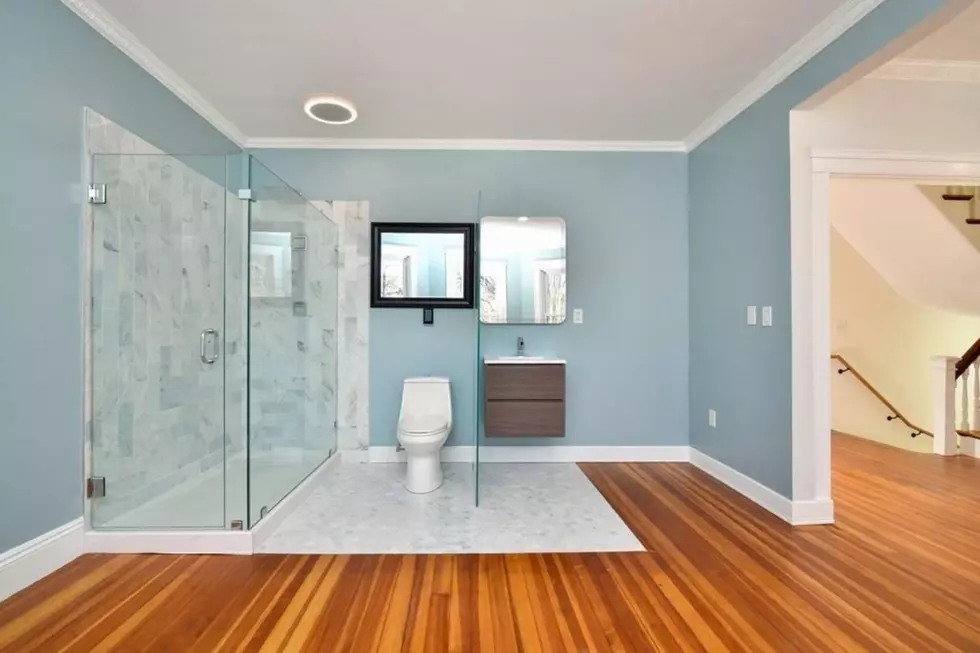 Open-Concept Bathroom in Boston Condo Is a Nightmare Come to Life