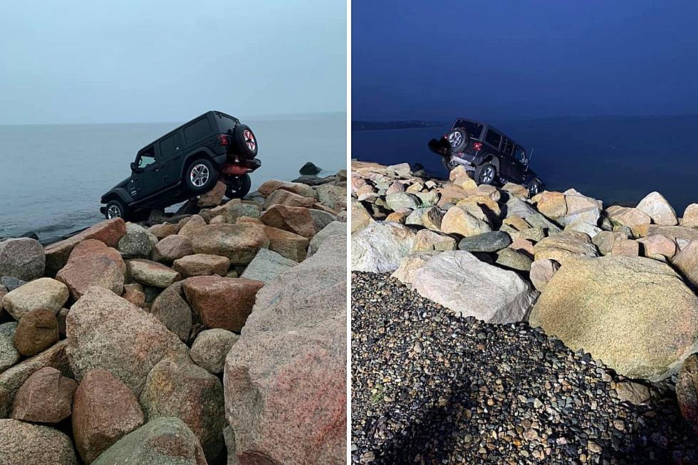 Somehow a Jeep Got Stuck on the Rocks Near This New England Lighthouse