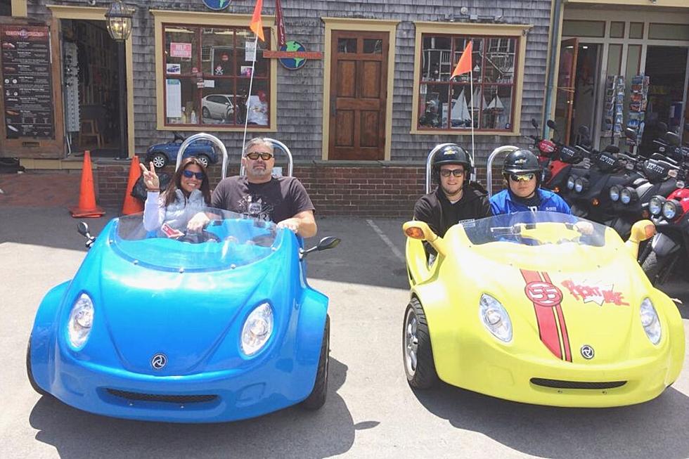 Newport’s Tiny Cars Are the Perfect Way to See the City by the Sea