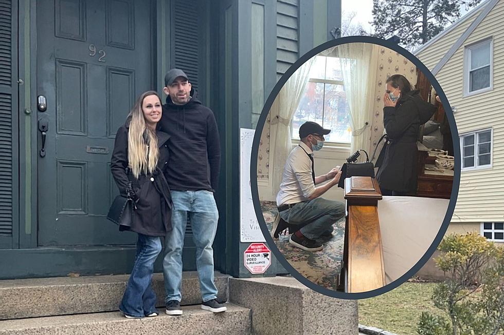 Man Proposes to Girlfriend at Lizzie Borden House