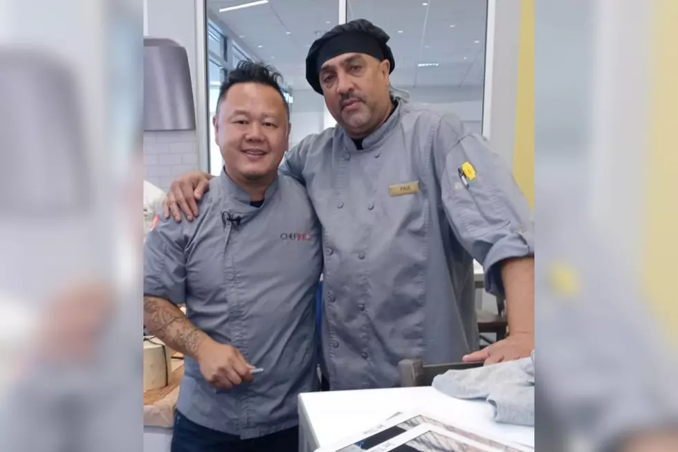 Celebrity Chef Jet Tilakamonkul Takes Over UMass Dartmouth Dining Hall