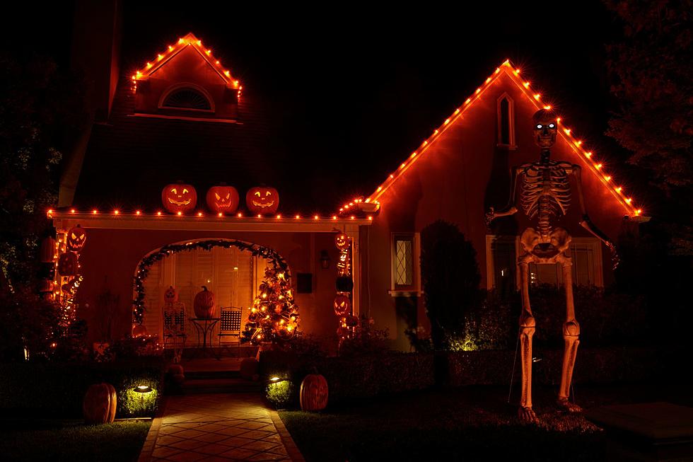Yes or No? Halloween Displays Are Better Than Christmas Displays