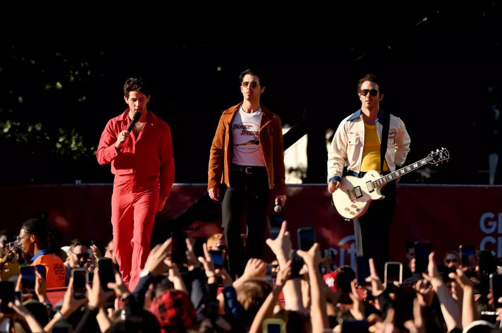Jonas Brothers Badass Dallas Cowboys Halftime Show on Thanksgiving Day