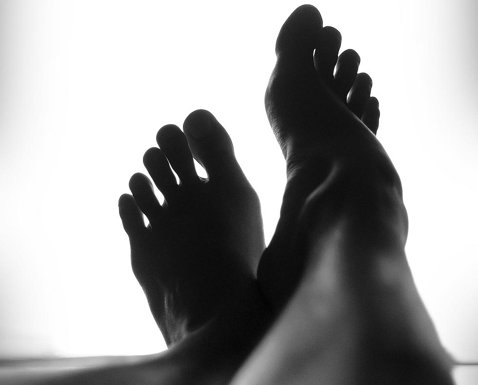 Texas Man Wakes Up To Hotel Manager Sucking His Toes? Yes, It Happened