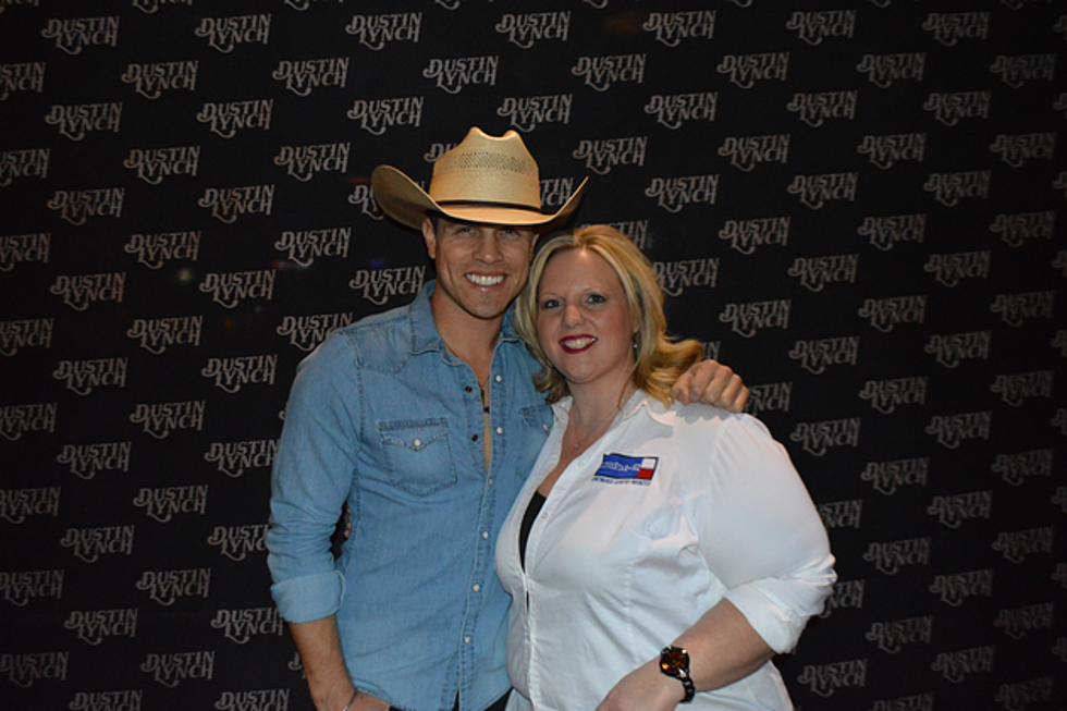 If You Had Your VIP Picture Taken With Dustin Lynch, Get Them Here! (PHOTOS)