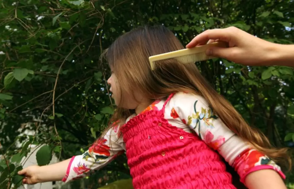 How-To For Dad-Fix Your Daughter&#8217;s Hair [VIDEO]