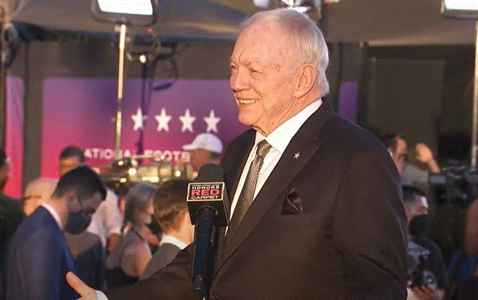 How Dallas Cowboys Owner Jerry Jones Made Money From Hot Dogs At The Super Bowl