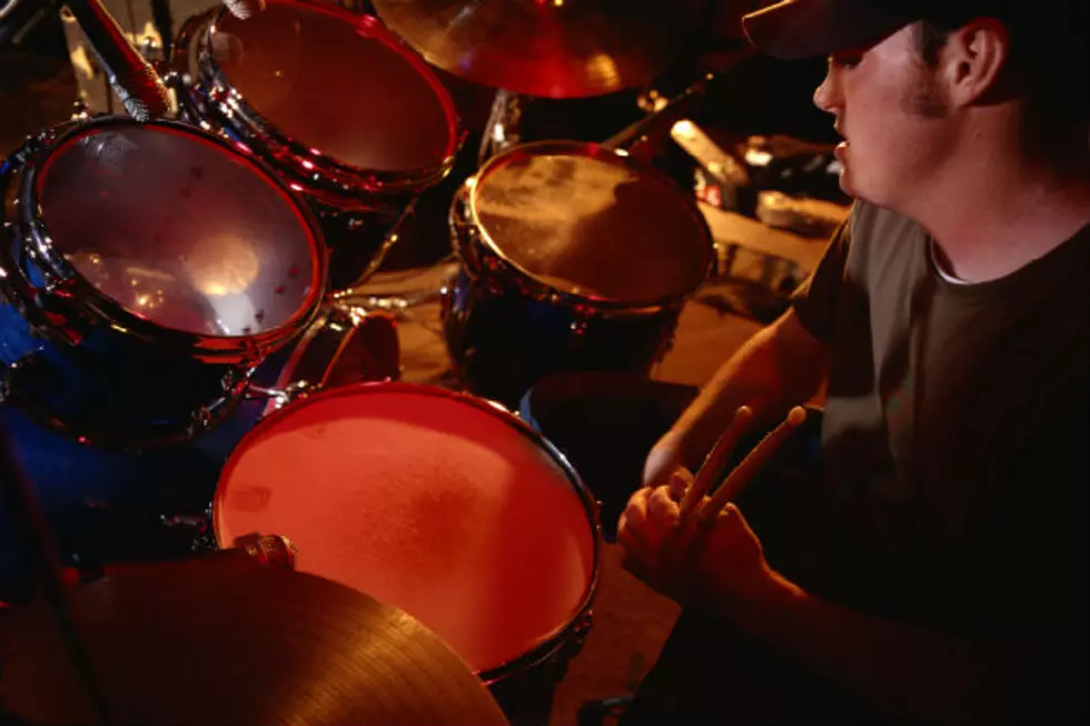 This Guy is Not Just a Drummer &#8211; He&#8217;s an Entertainer [VIDEO]