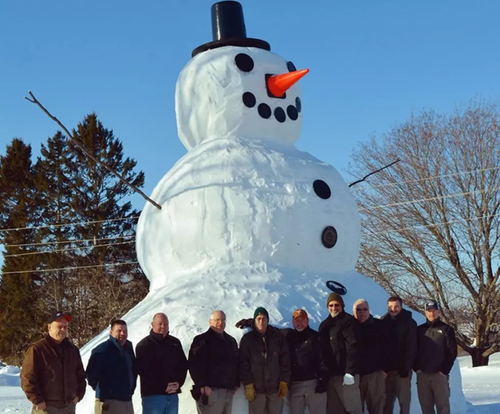 Giant Snowman Talk of the Town